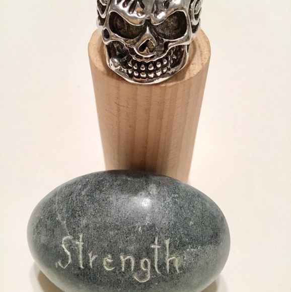 SKULL MEN’S BITE THE BULLET RING Free Shipping - Picture 15 of 15